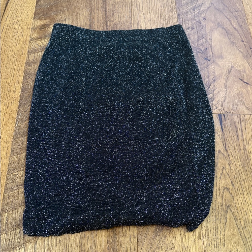 Un Deux Trois Junior’s Black Sparkle Skirt Size M